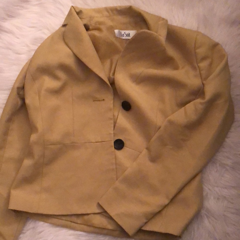 Cloth - Picture 2 of 3